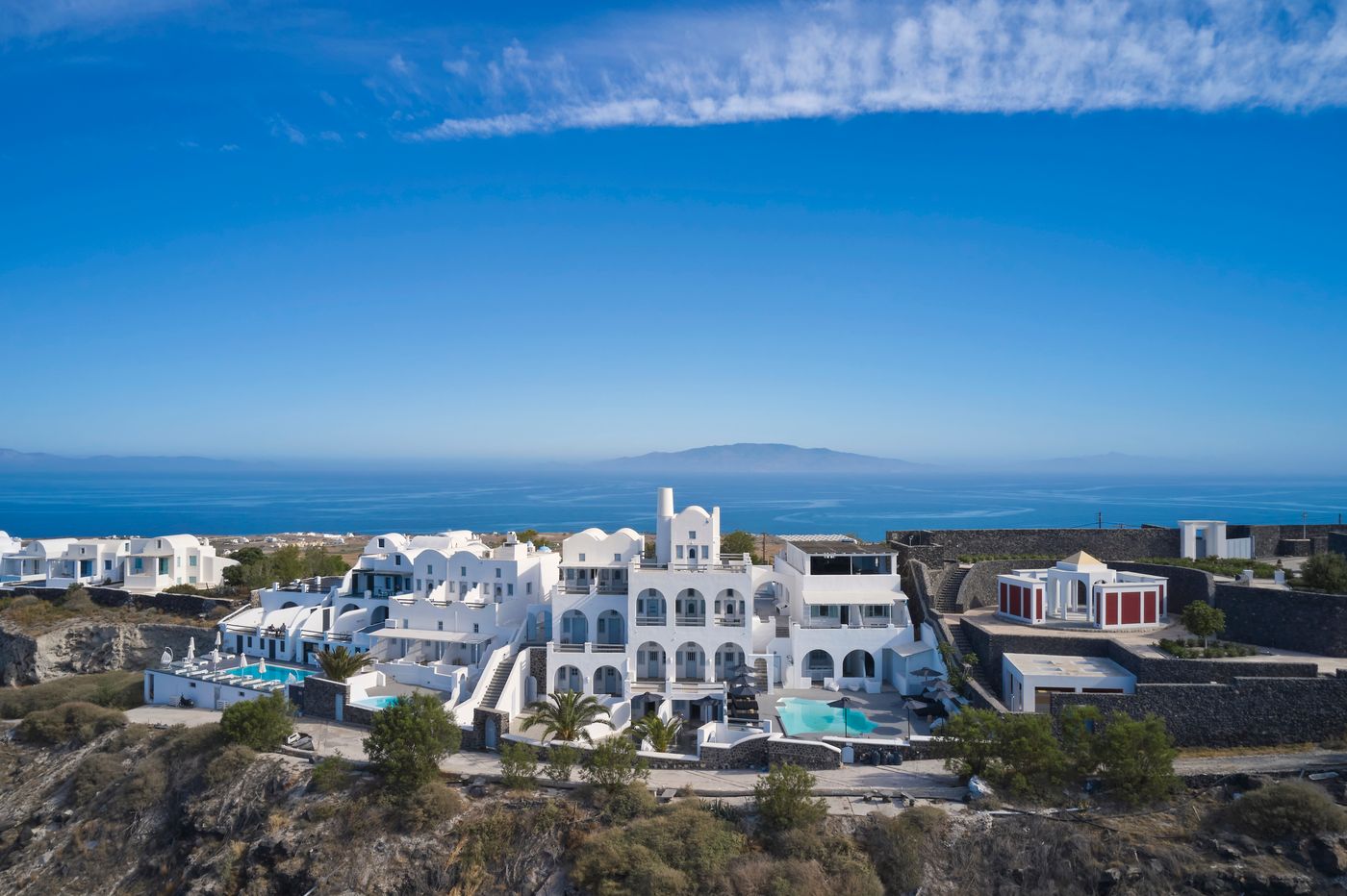 Mr-and-Mrs-White-Oia-Santorini-General-view-1