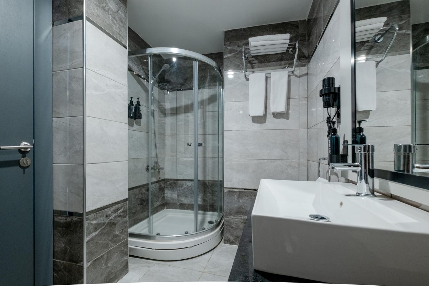 Frt-Airlines-Otel-Room-39