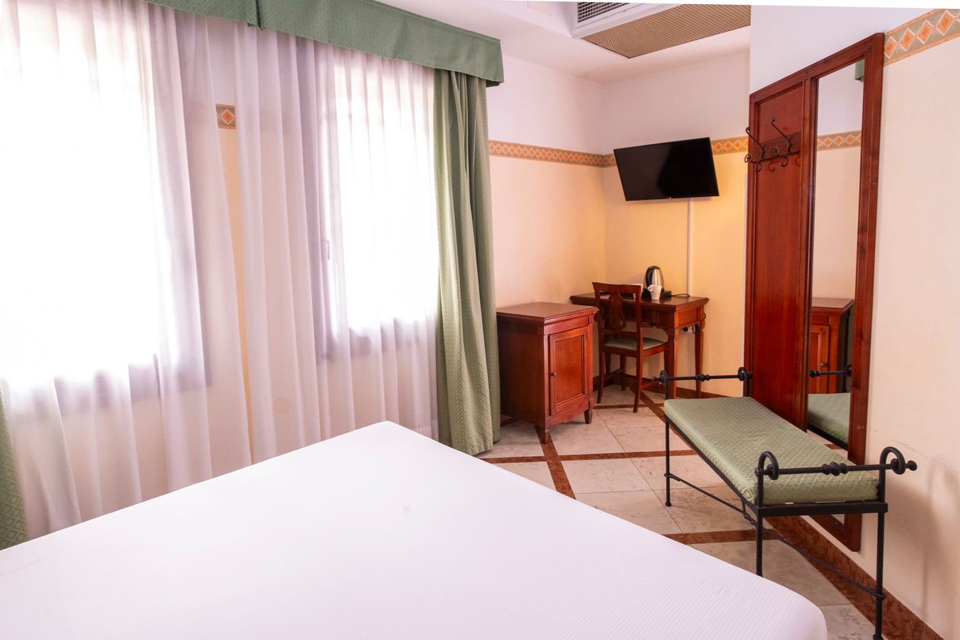 Russo-Palace-Room-26