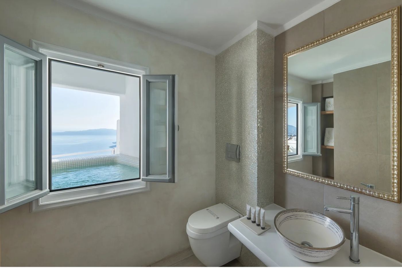 Aqua-Luxury-Suites-Room-43