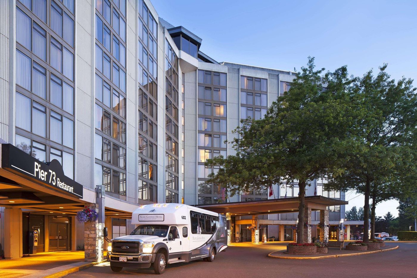 Radisson-Blu-Vancouver-Airport-General-view-1