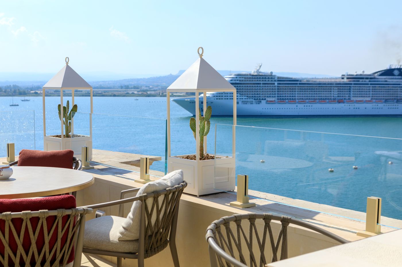 Des-Etrangers-Hotel---Spa-Bar-55