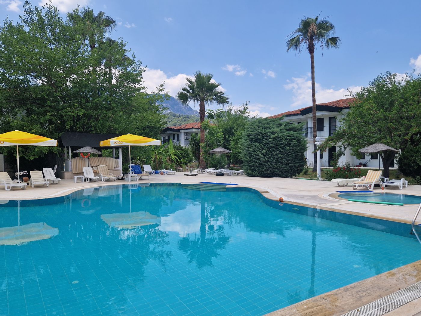 Club-Mel-Holiday-Resort-Pool-2