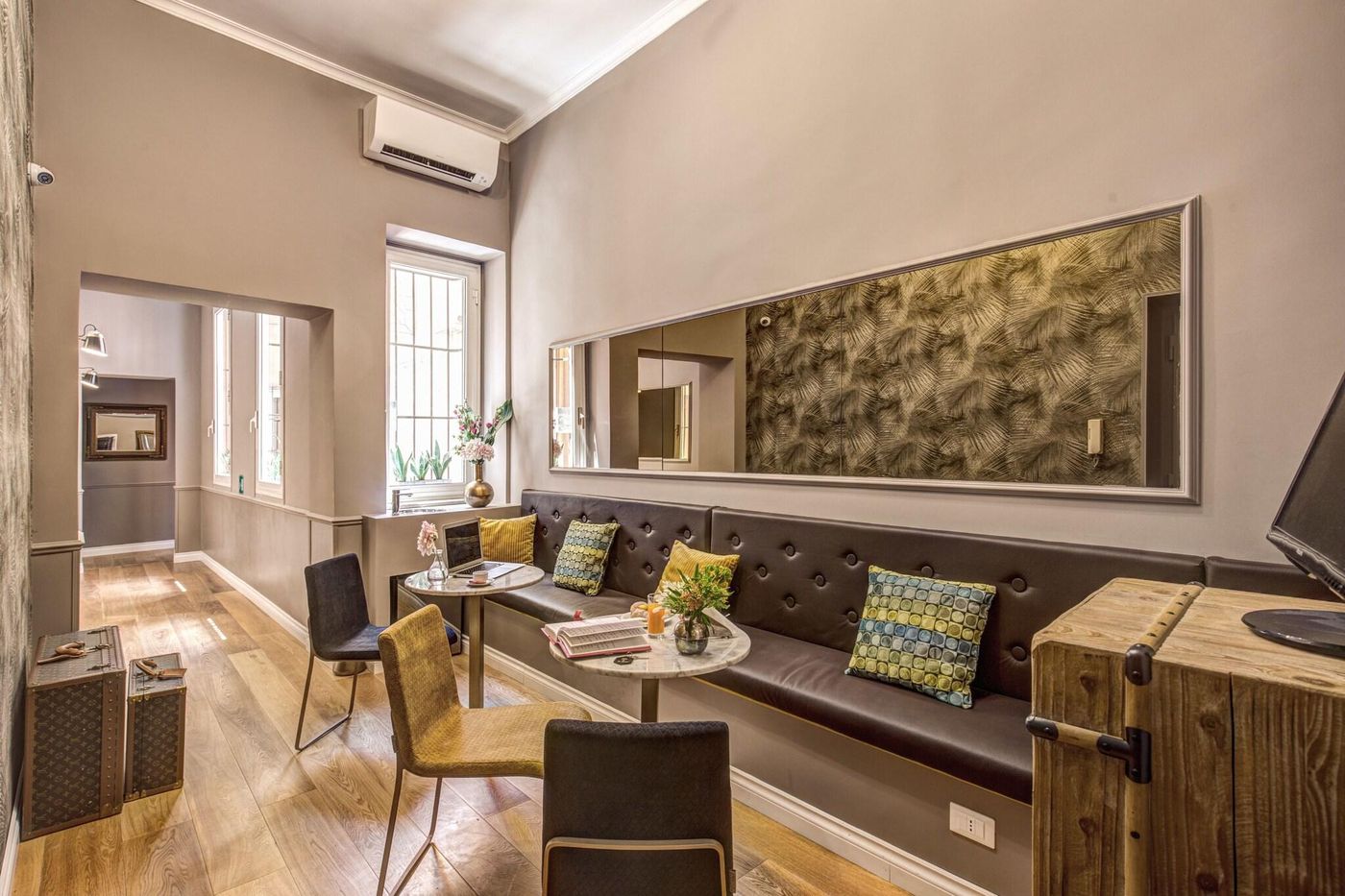 Charme-Spagna-Boutique-Lobby-12