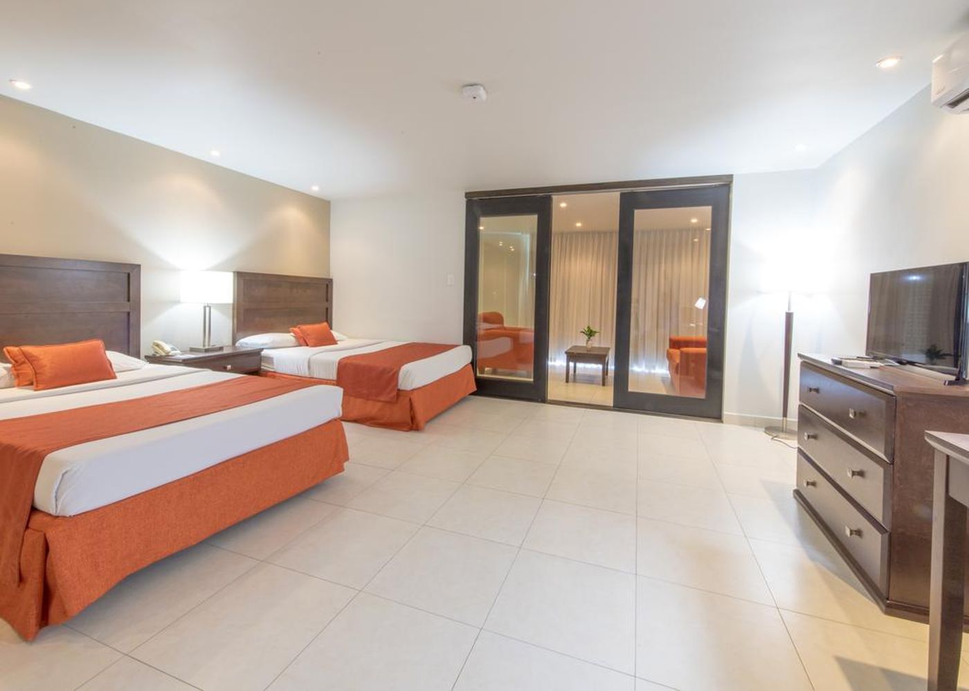 Mount-Irvine-Bay-Resort-Room-14