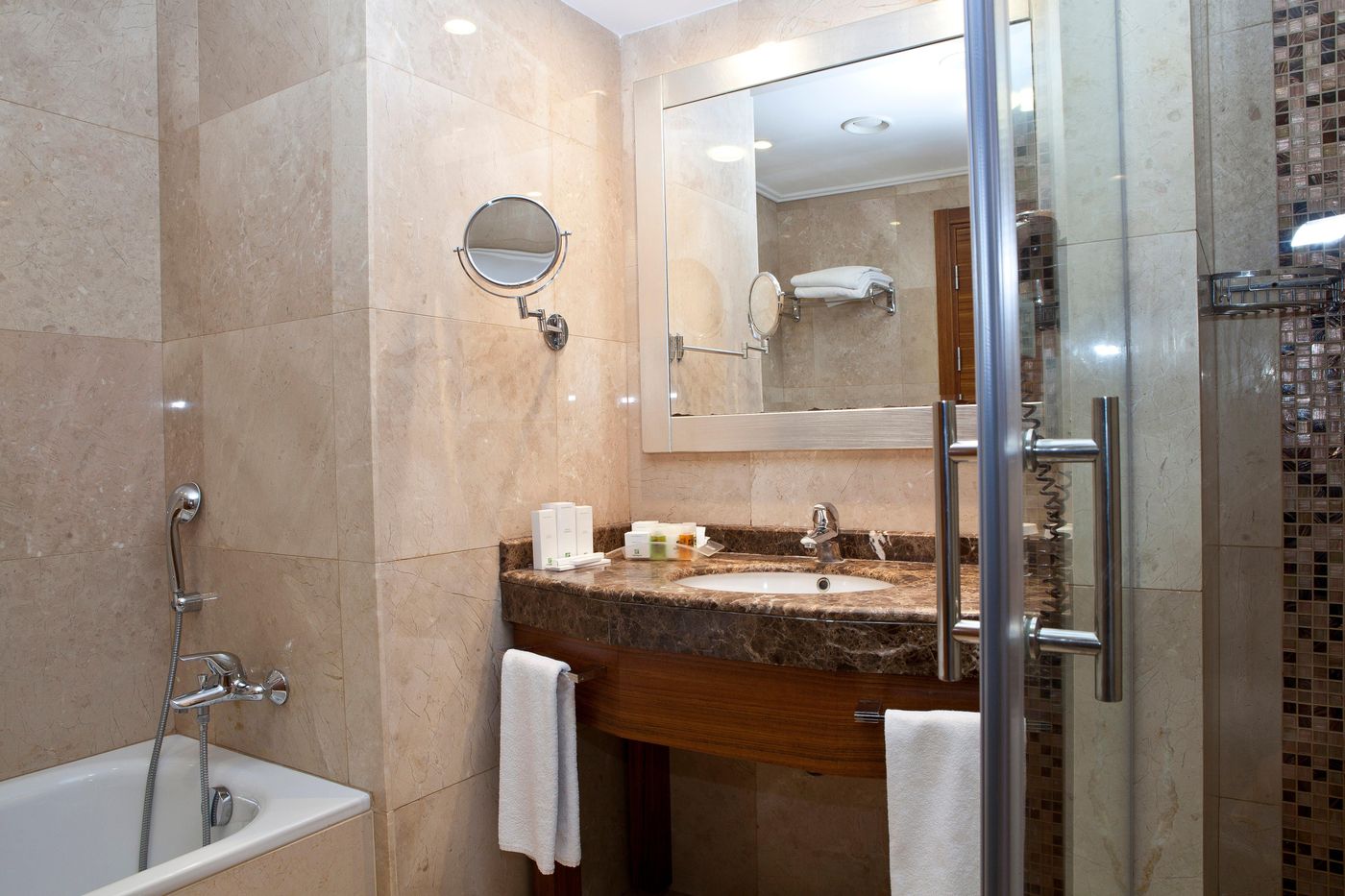 Holiday-Inn-Sisli-Room-28