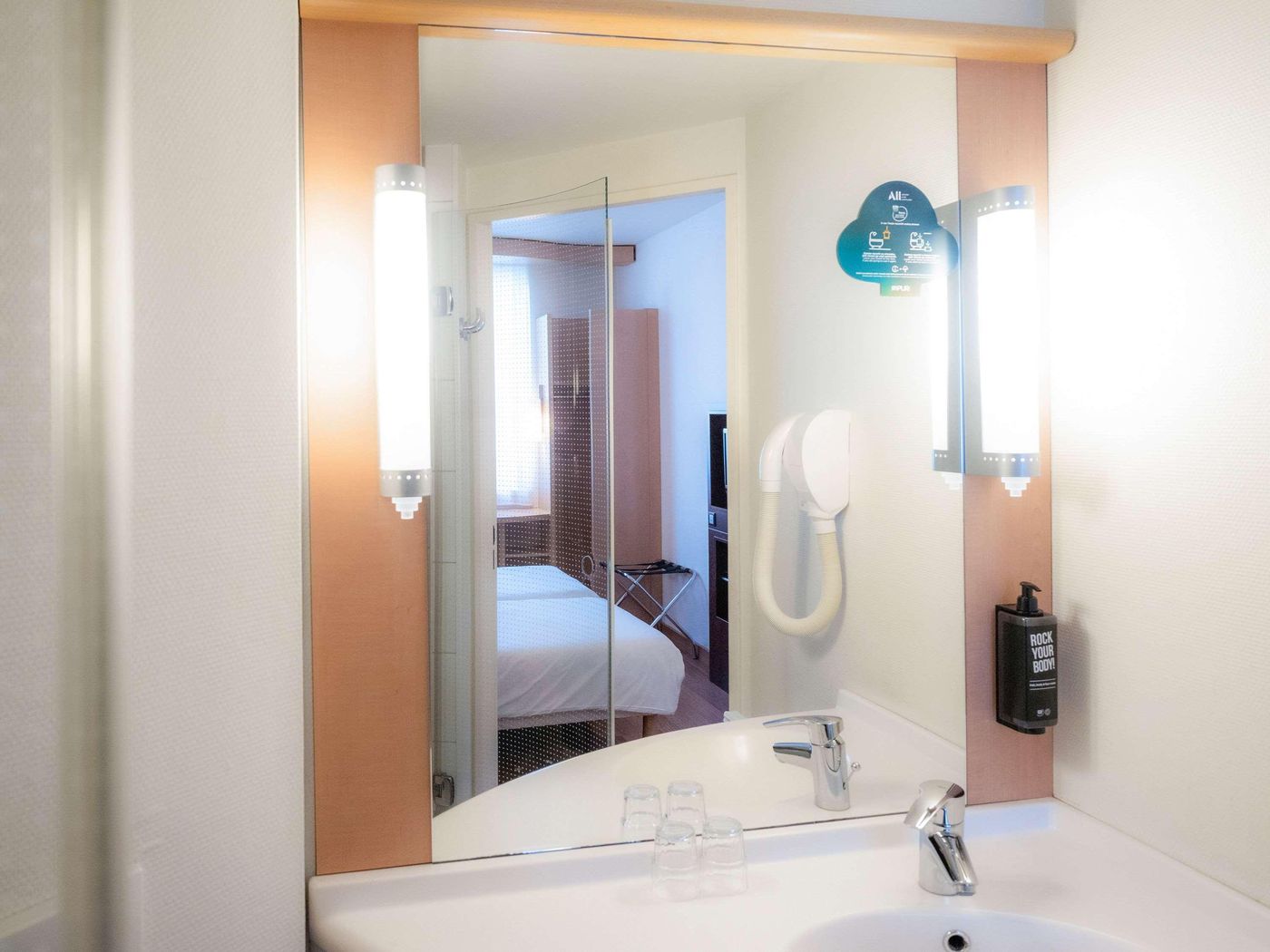 Ibis-Krakow-Stare-Miasto-Room-26