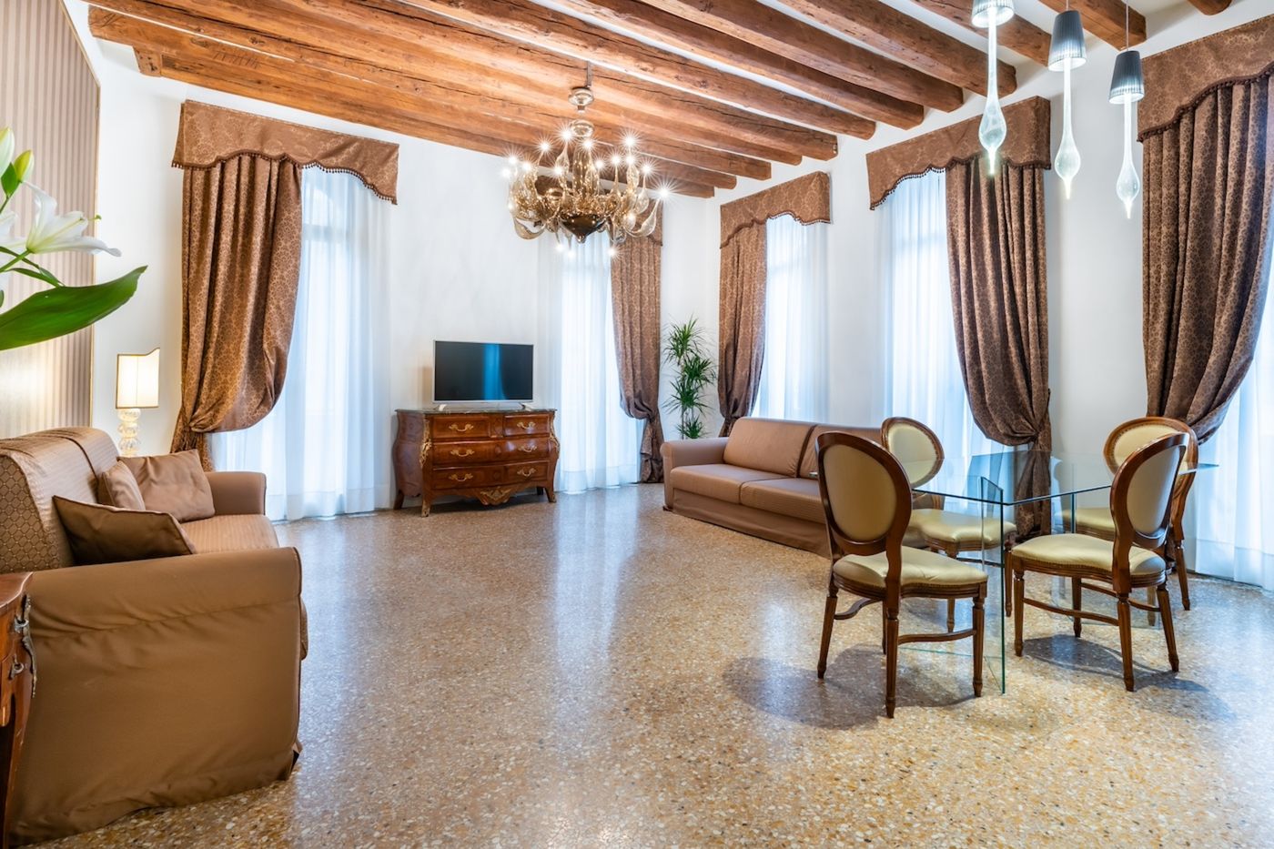 San-Teodoro-Palace----Luxury-Apartments-Room-21