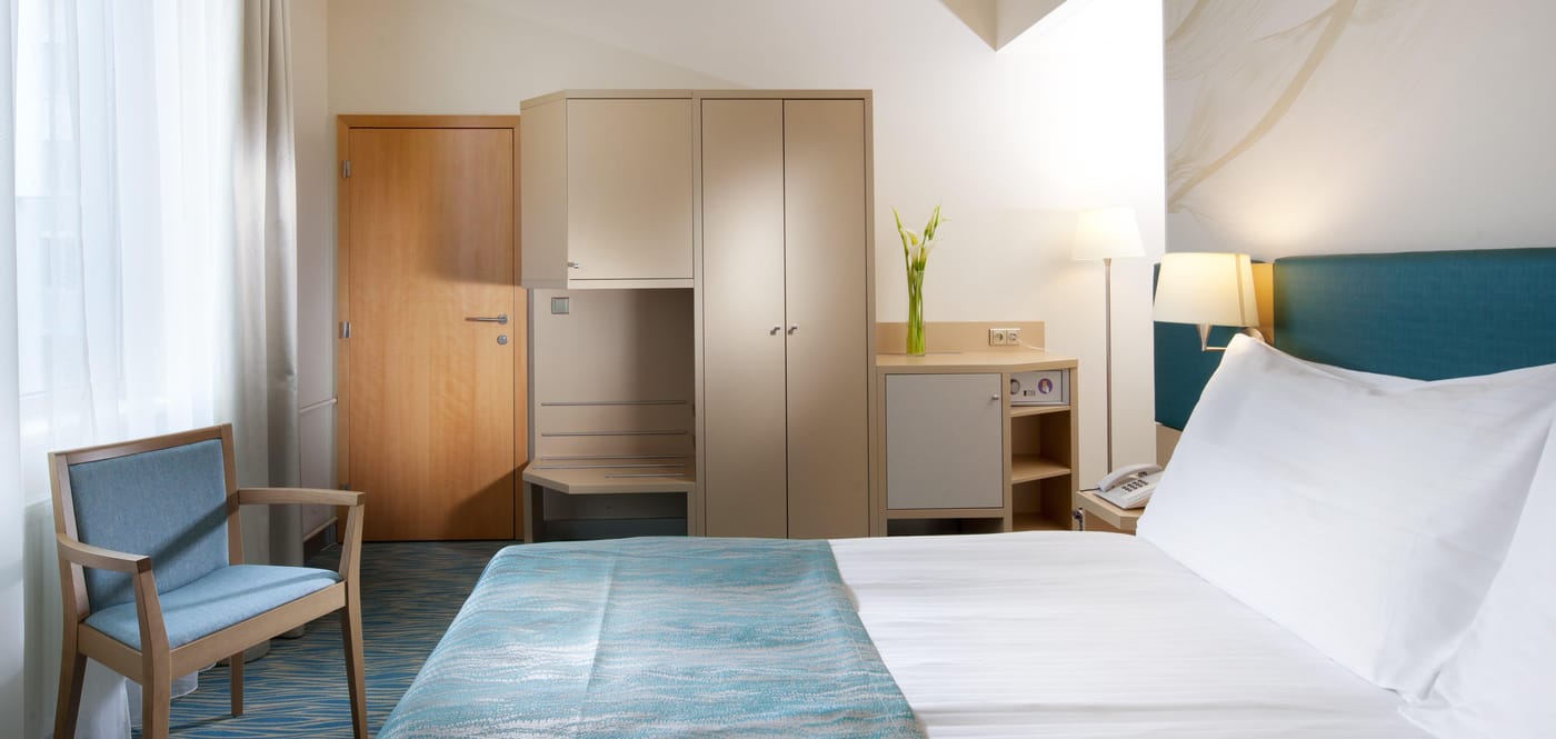 Holiday-Inn-Prague-Congress-Centre-Room-33