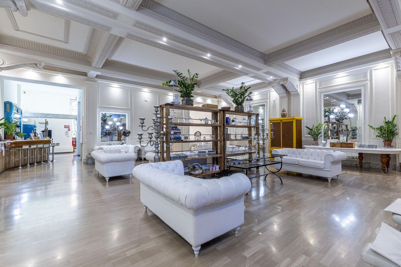 Columbia-Charming-Spa-Lobby-16