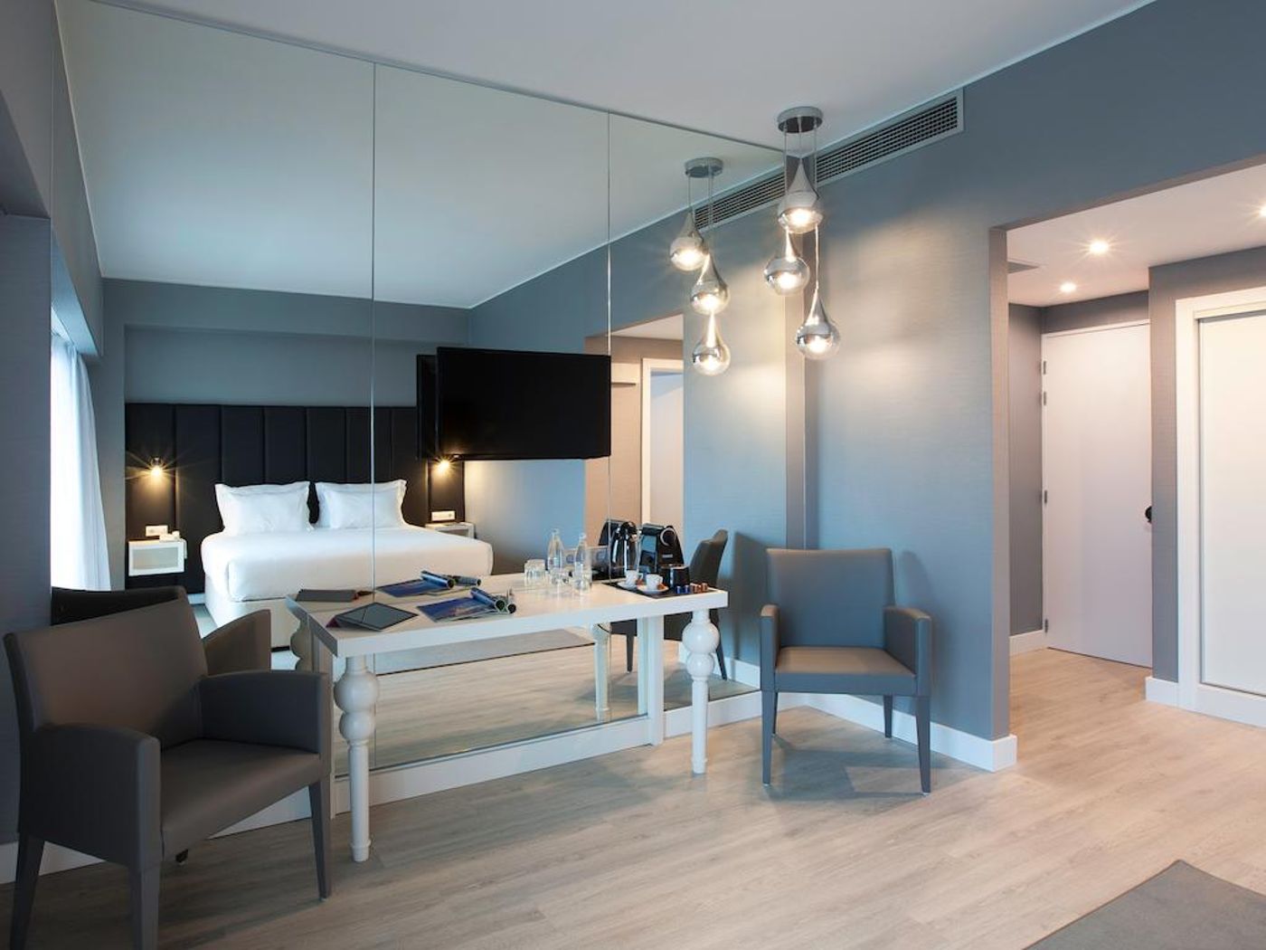 Lutecia-Smart-Design-Hotel-Room-3