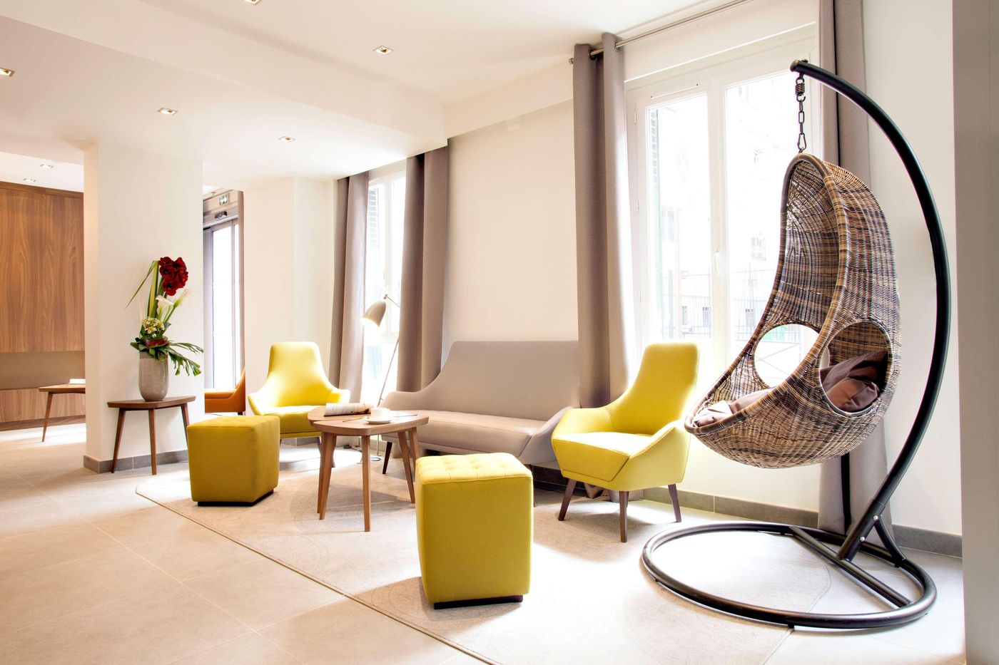 Best-Western-Plus-61-Paris-Nation-Hotel-Lobby-7
