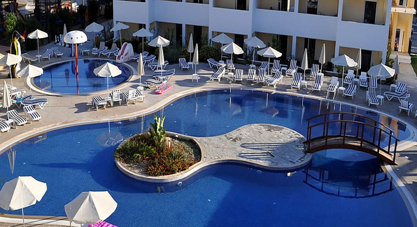 Matina-Pefkos-Aparthotel-Pool-8