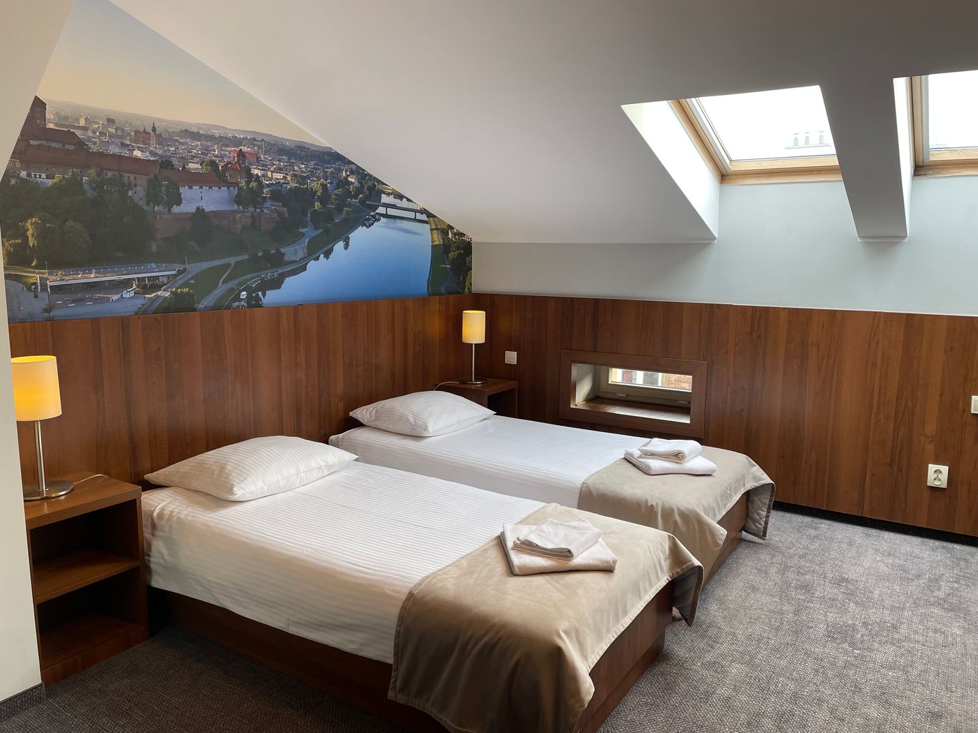 DOWNTOWN-KRAKOW-Room-6