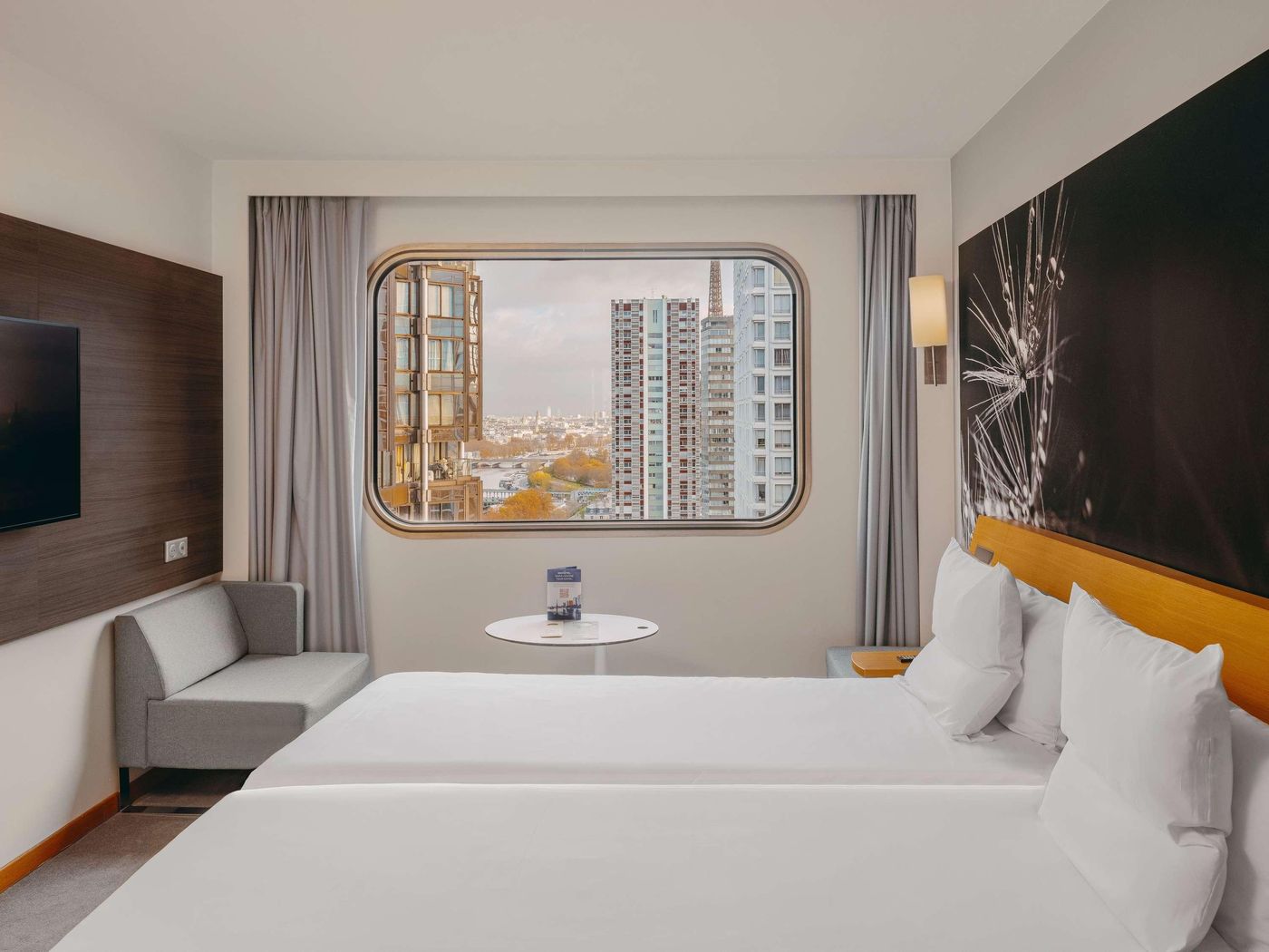 Novotel-Paris-Tour-Eiffel-Room-43