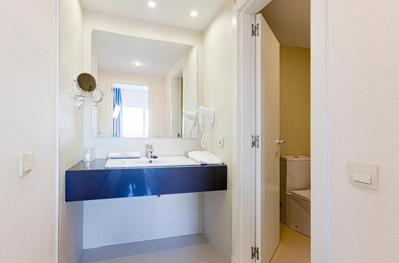 Sirenis-Seaview-Country-Club-Room-28