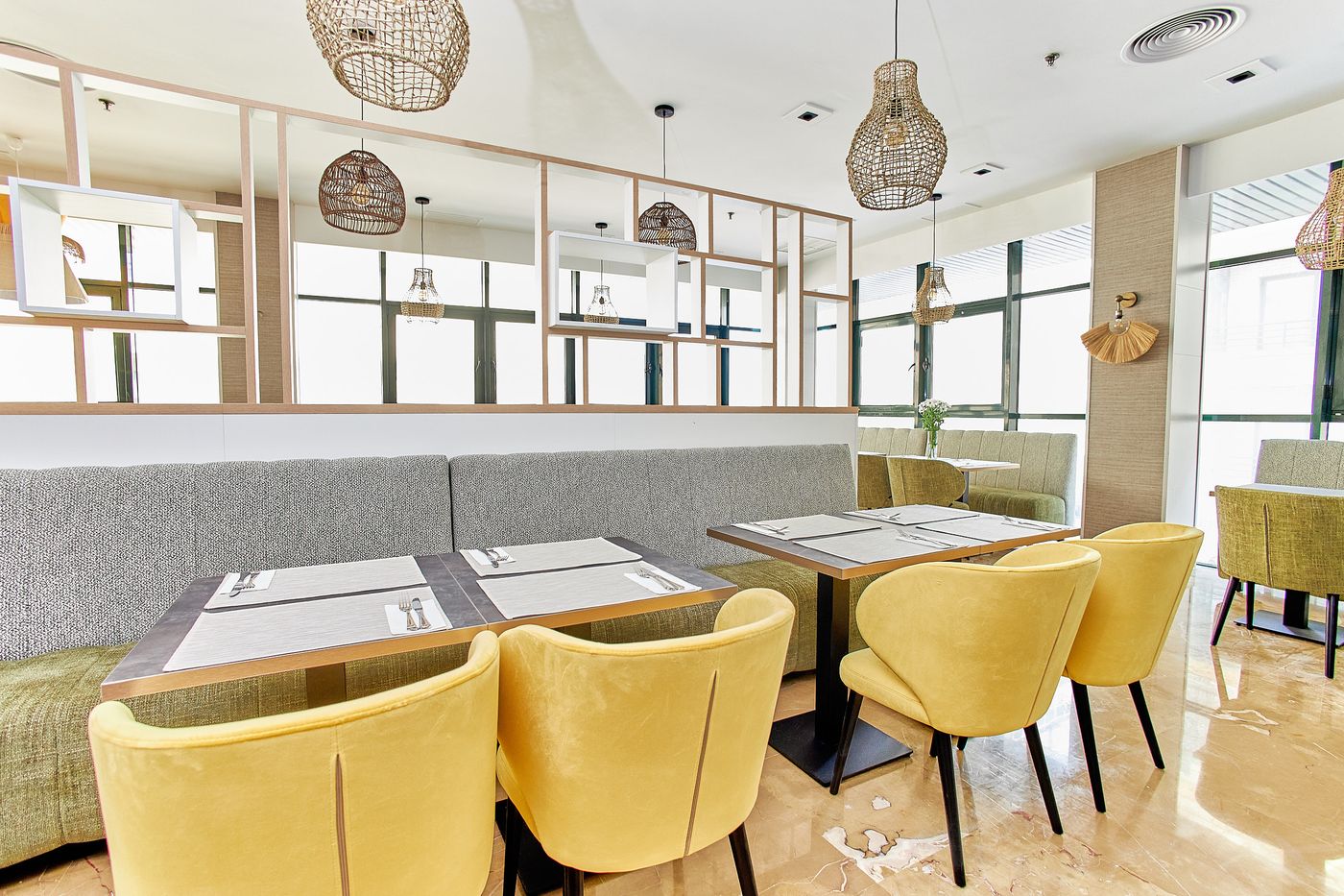 Leonardo-Hotel-Fuengirola-Costa-del-Sol-Restaurant-38