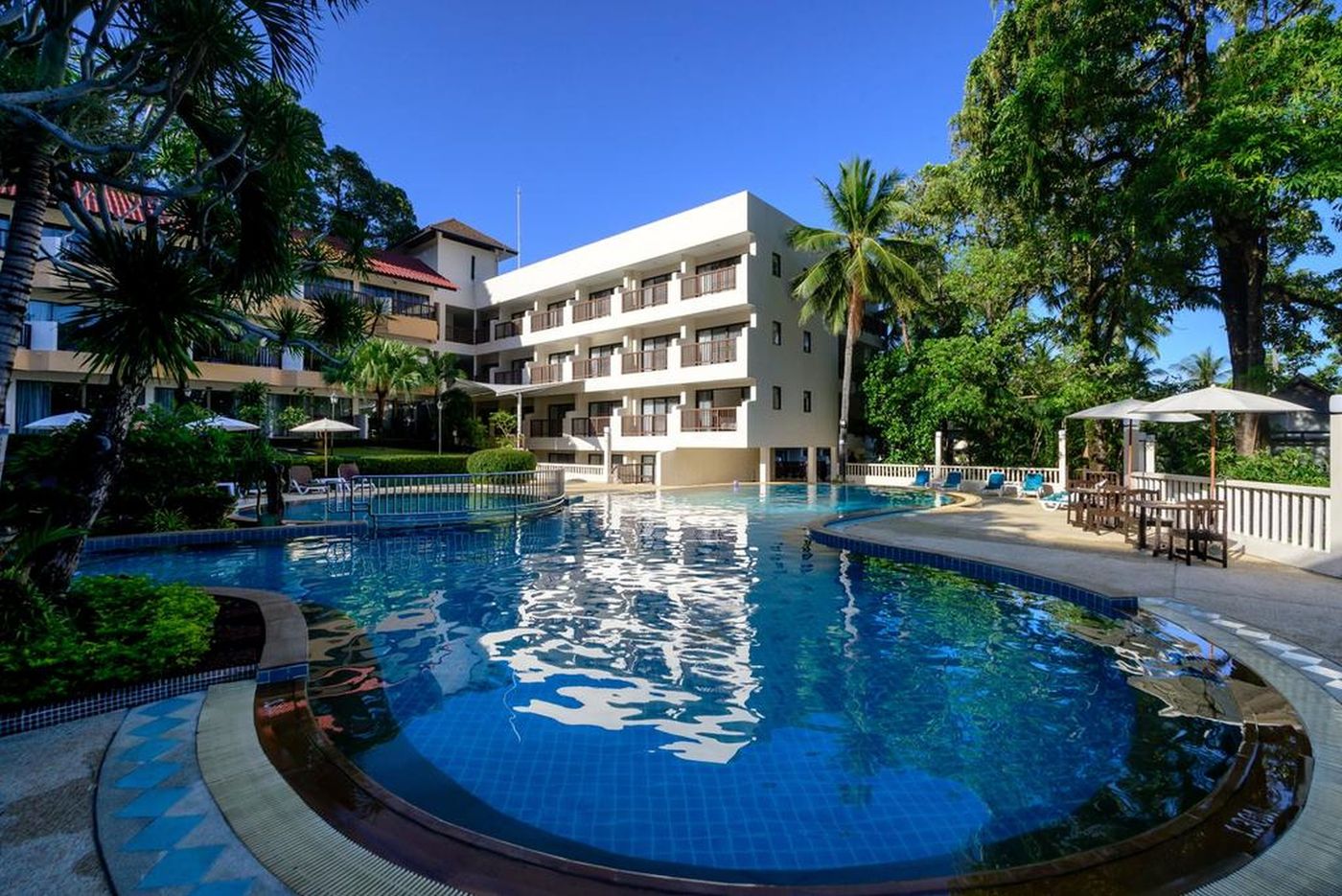 Patong-Lodge-Hotel-Pool-4
