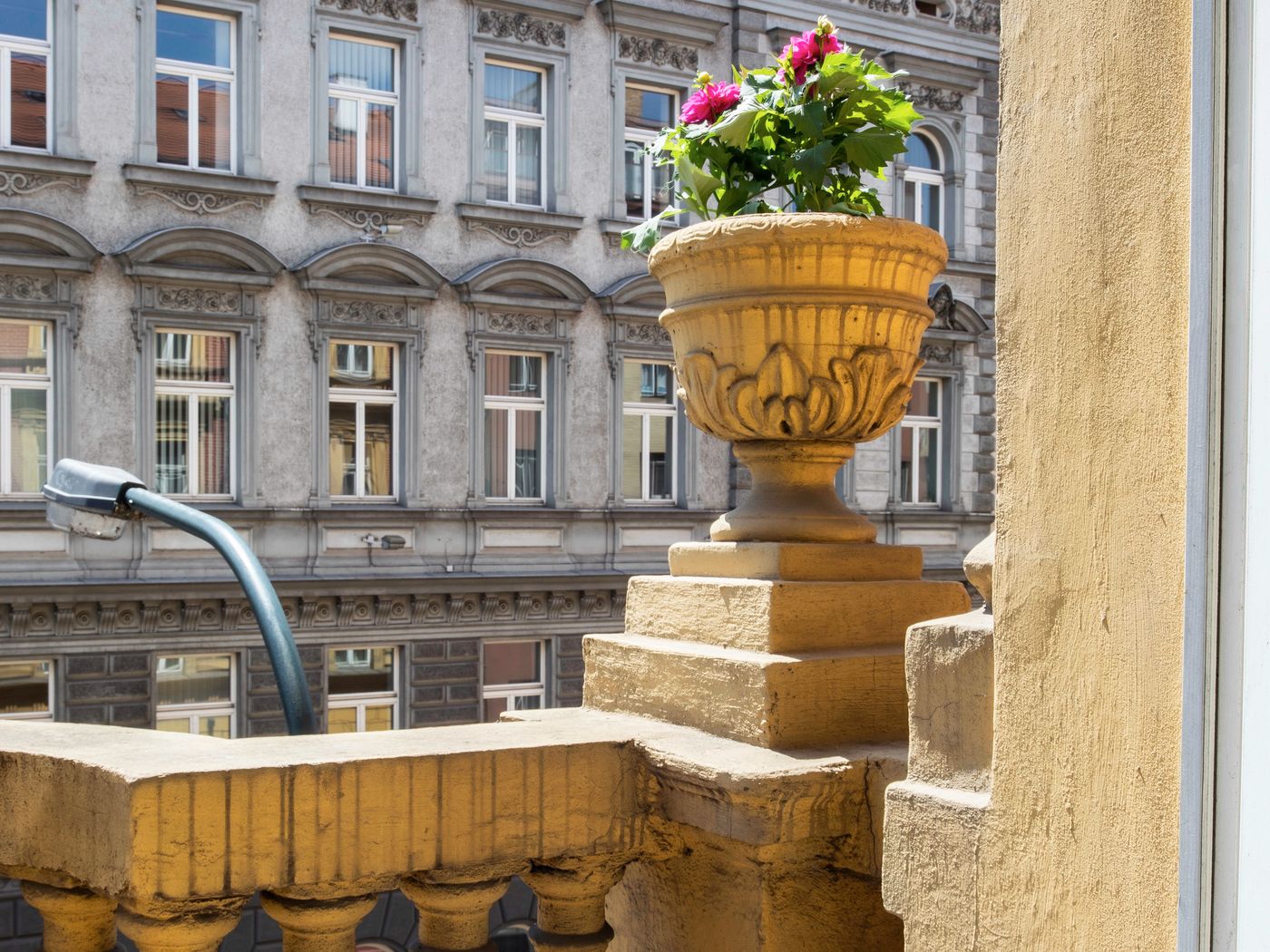 EA-Hotel-DownTown-Room-3