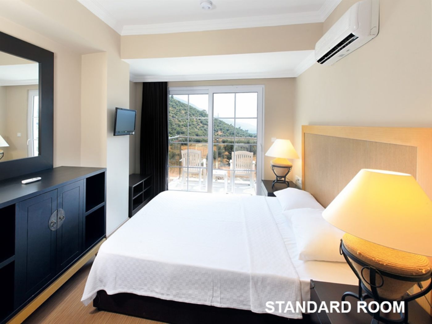 Manaspark-Deluxe-Hotel-Room-38