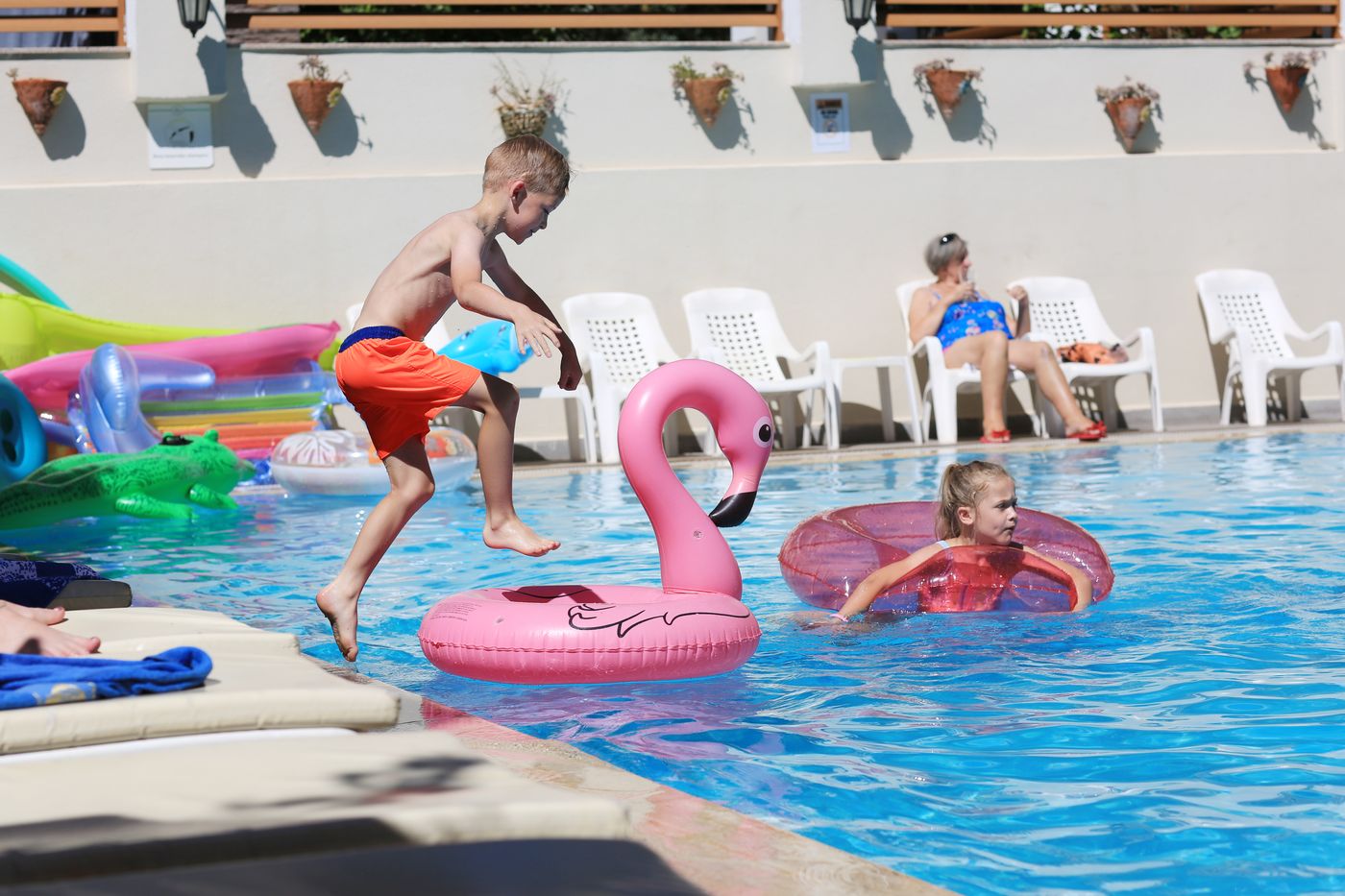 Amaris-Apartments-Pool-13