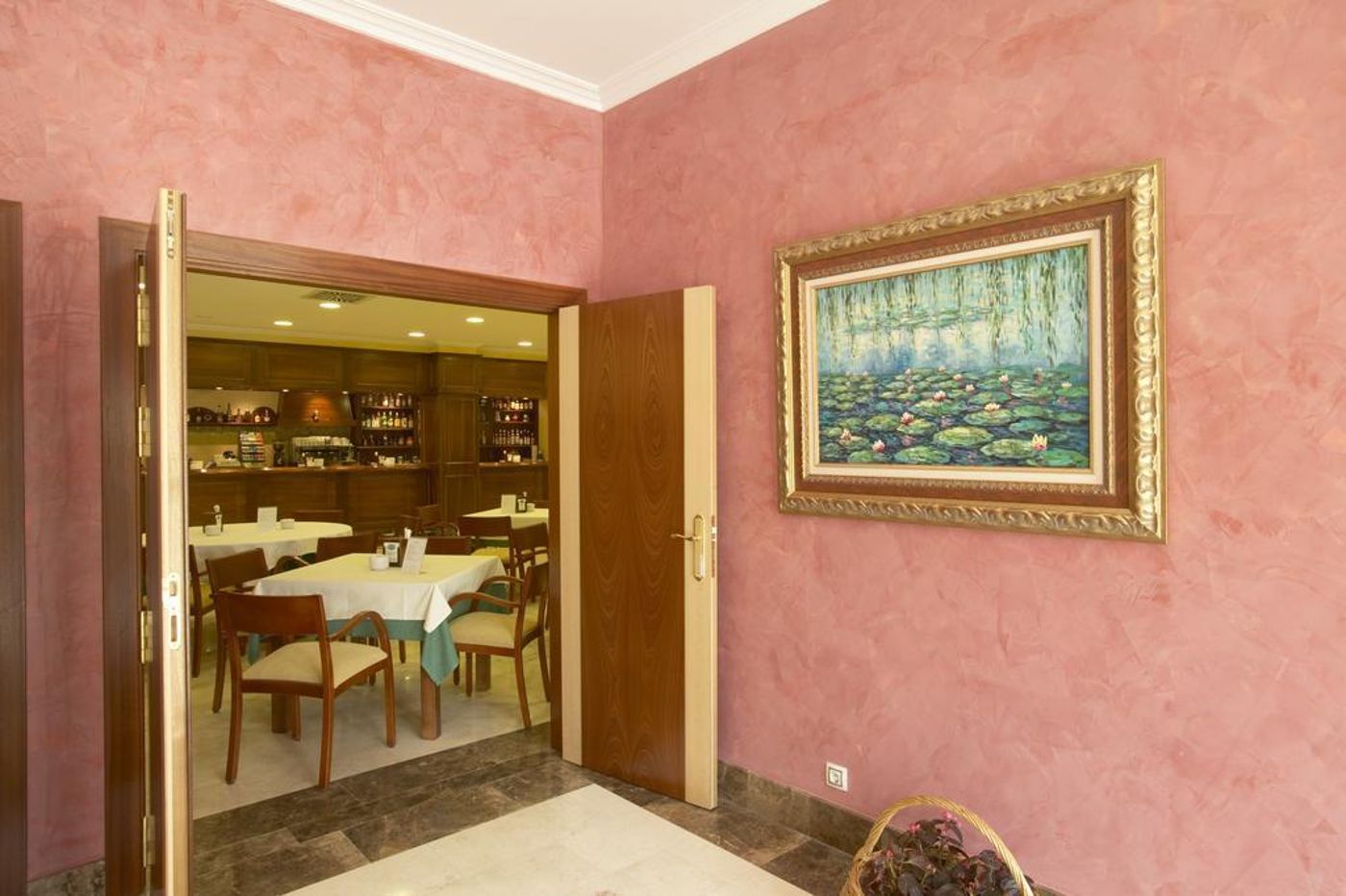 Villa de Gijón by 1907-Spain-GIJON-Bar-9