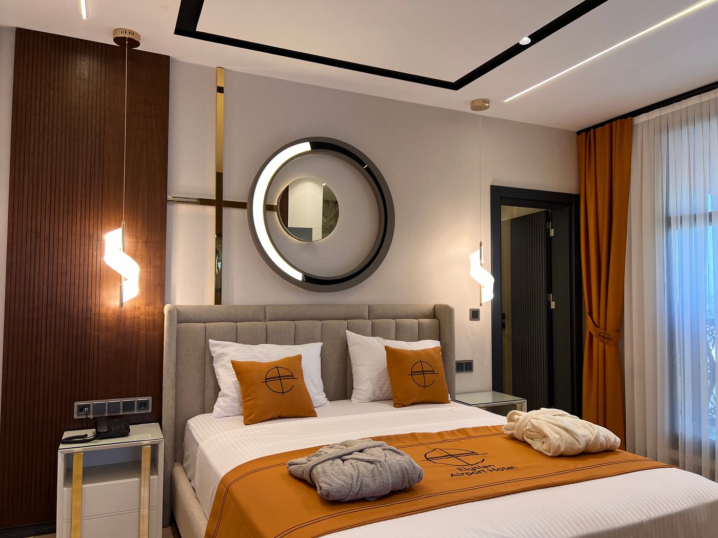 Elysian-Airport-Hotel-Room-7