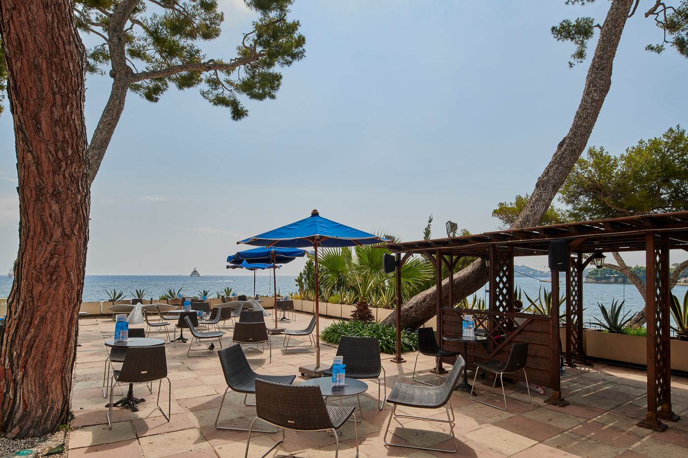 Hotel-Delcloy-Vacances-Bleues-Terrace-11