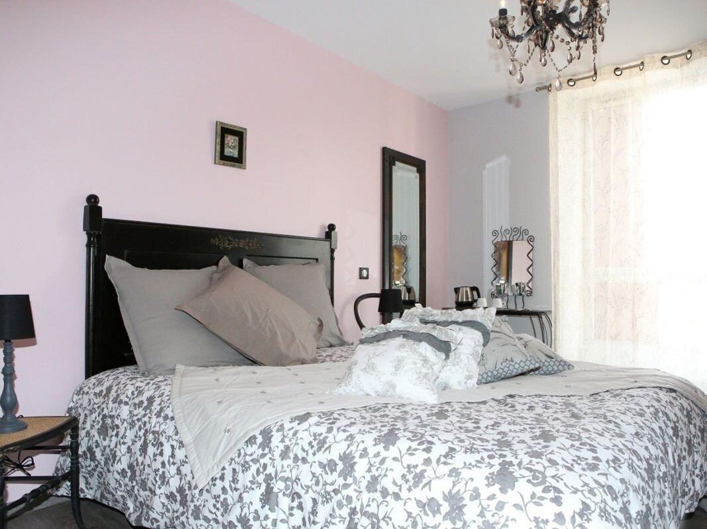 Aux Pierres Magiques - France - SAINT-LAURENT-DE-CHAMOUSSET - Room - 4