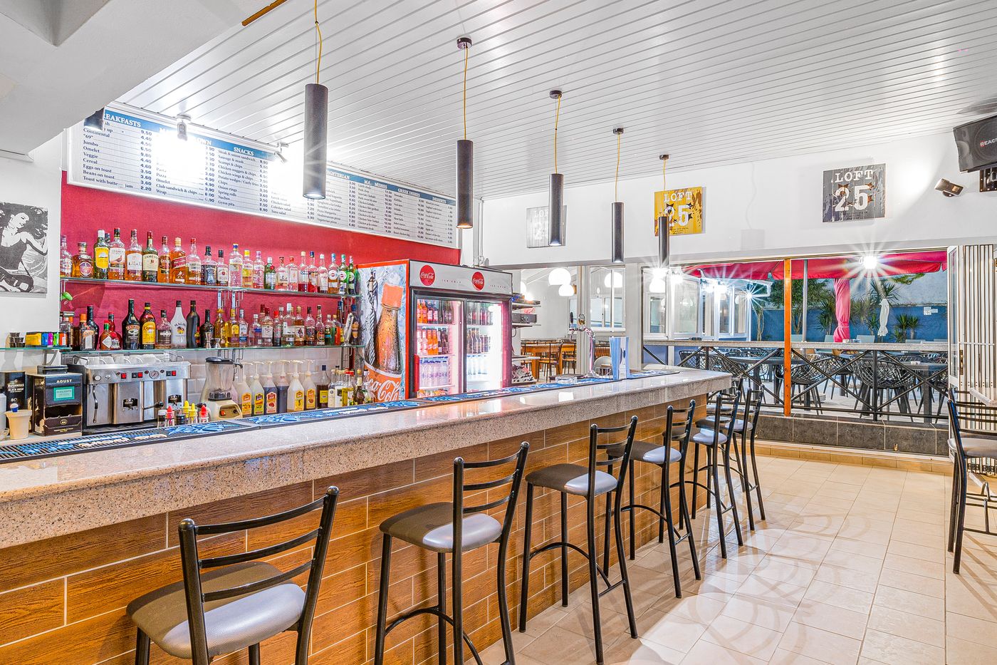 Happy-Days-Studios-Bar-51