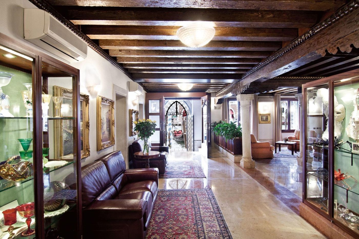 Foscari-Palace-Lobby-7