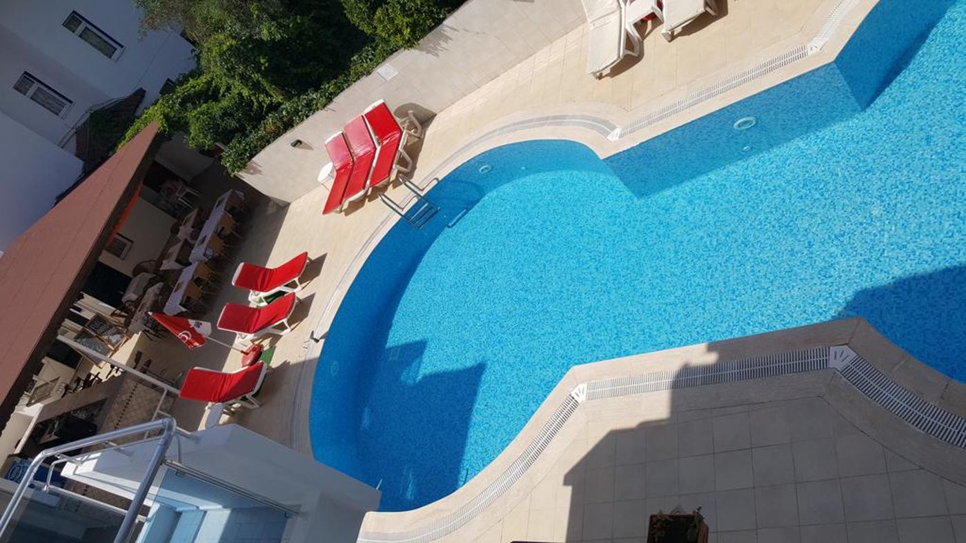 Tolan-Apartments-Pool-6