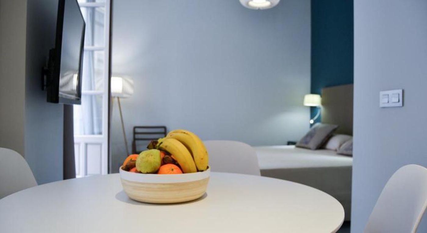 Debambu Larios-Spain-MALAGA-Room-8