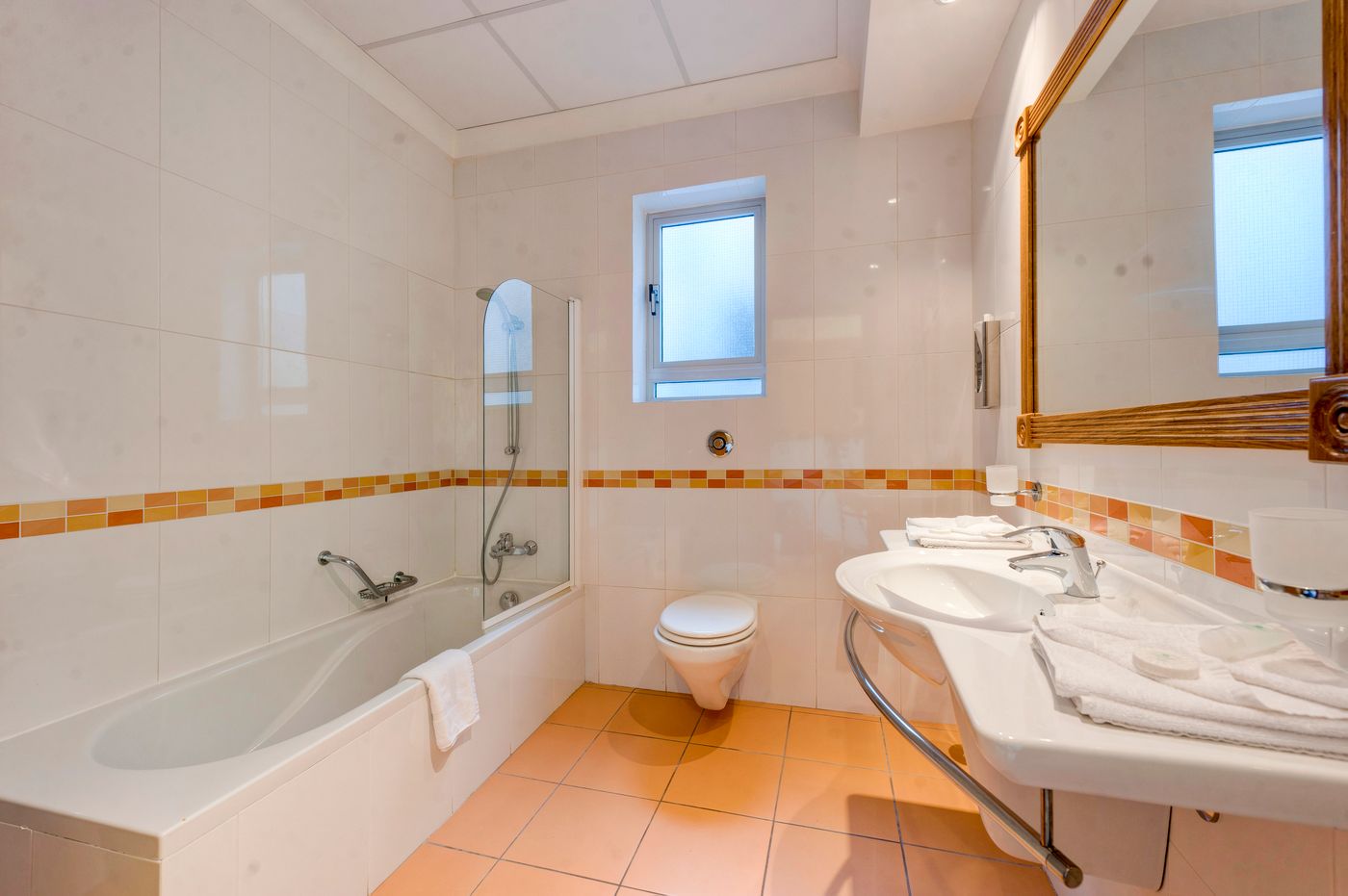 Paradise-Bay-Resort-Hotel-Room-35