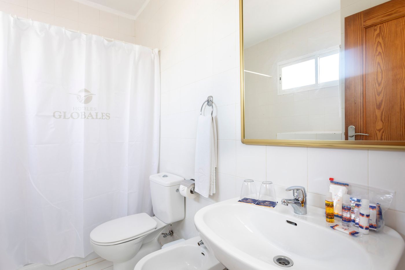 Globales-Costa-Tropical-Room-26