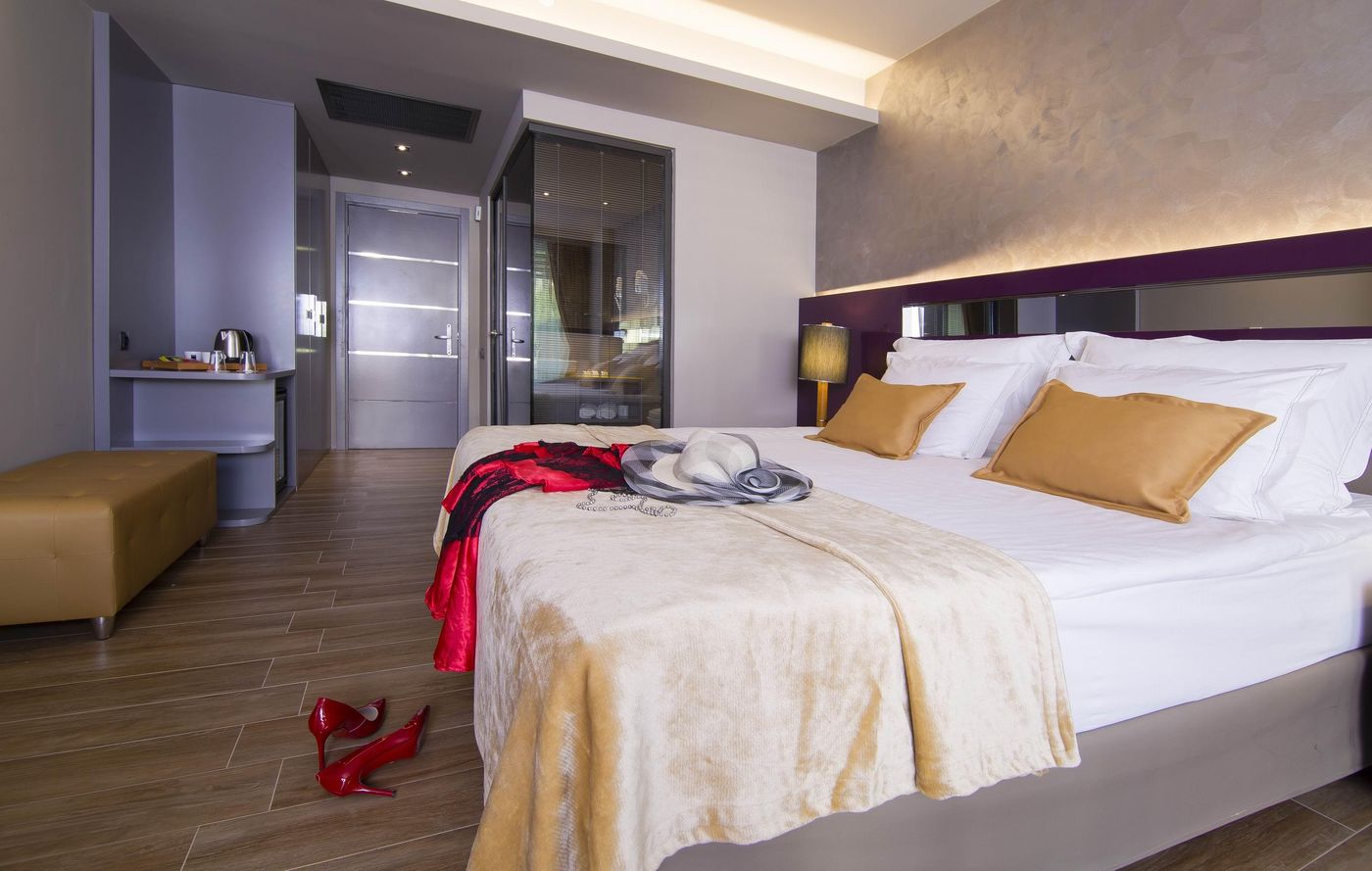 Mirage-World-Room-24