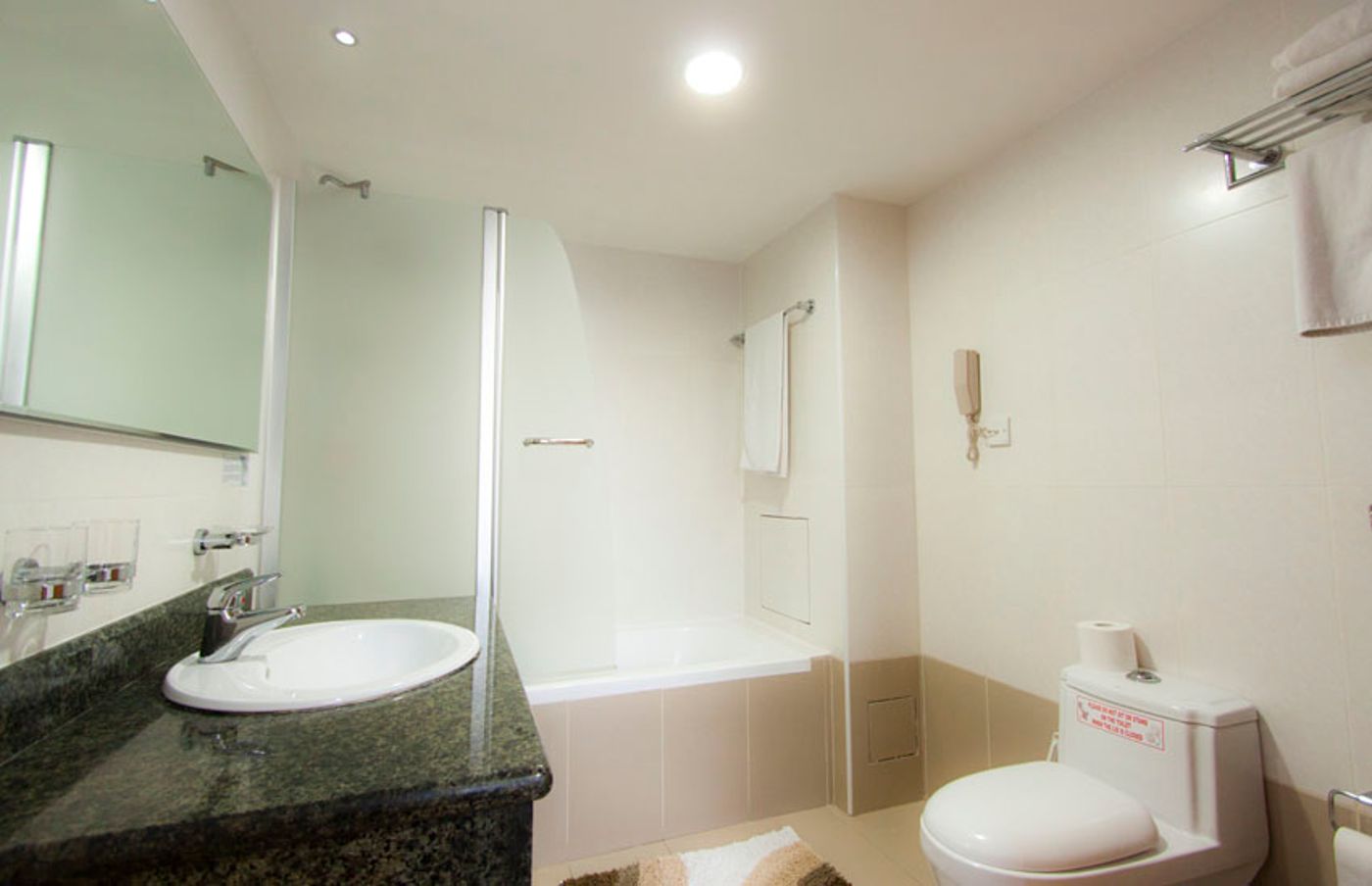 Theo-Sunset-Bay-Room-33