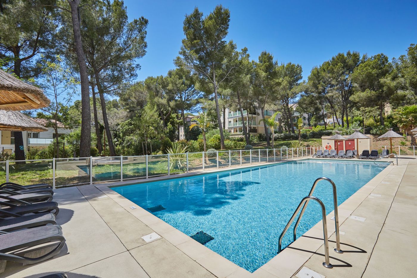 Residence-Prestige-Odalys-Les-Canissons-Pool-7