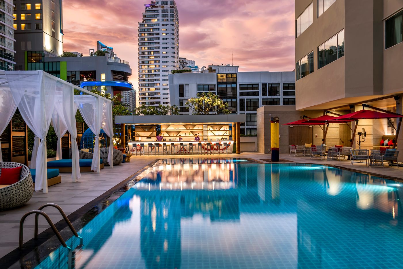 Mercure-Bangkok-Sukhumvit-11-Pool-67