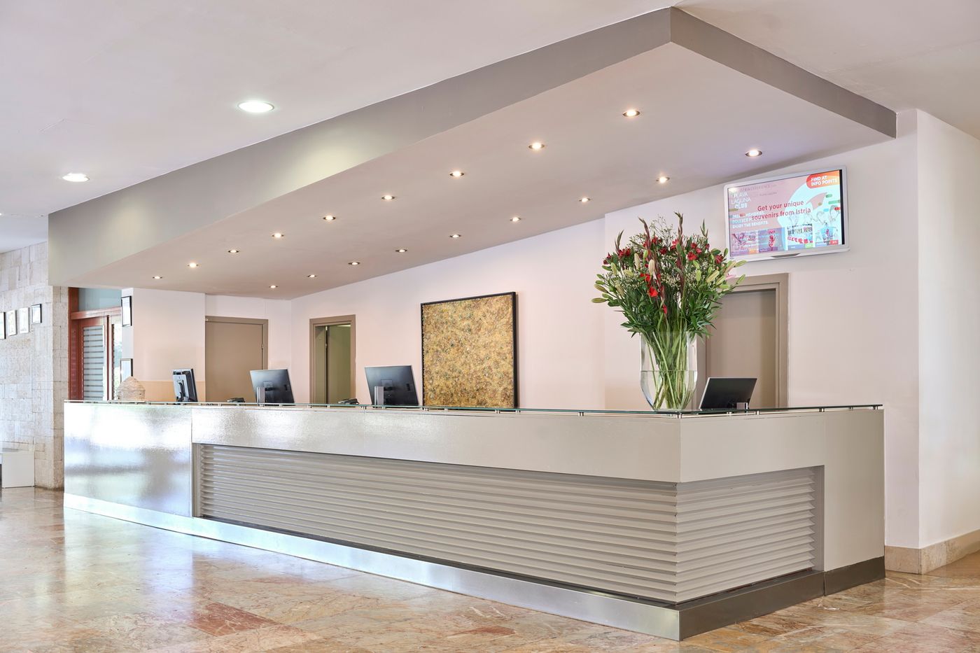 Hotel-Sol-Aurora-Lobby-60