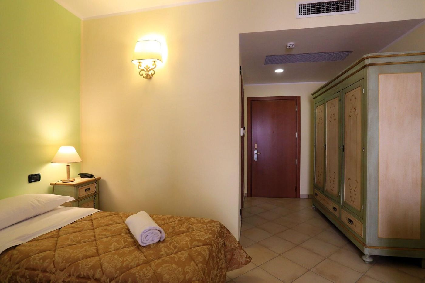 Hotel-L-Aquila-Room-16