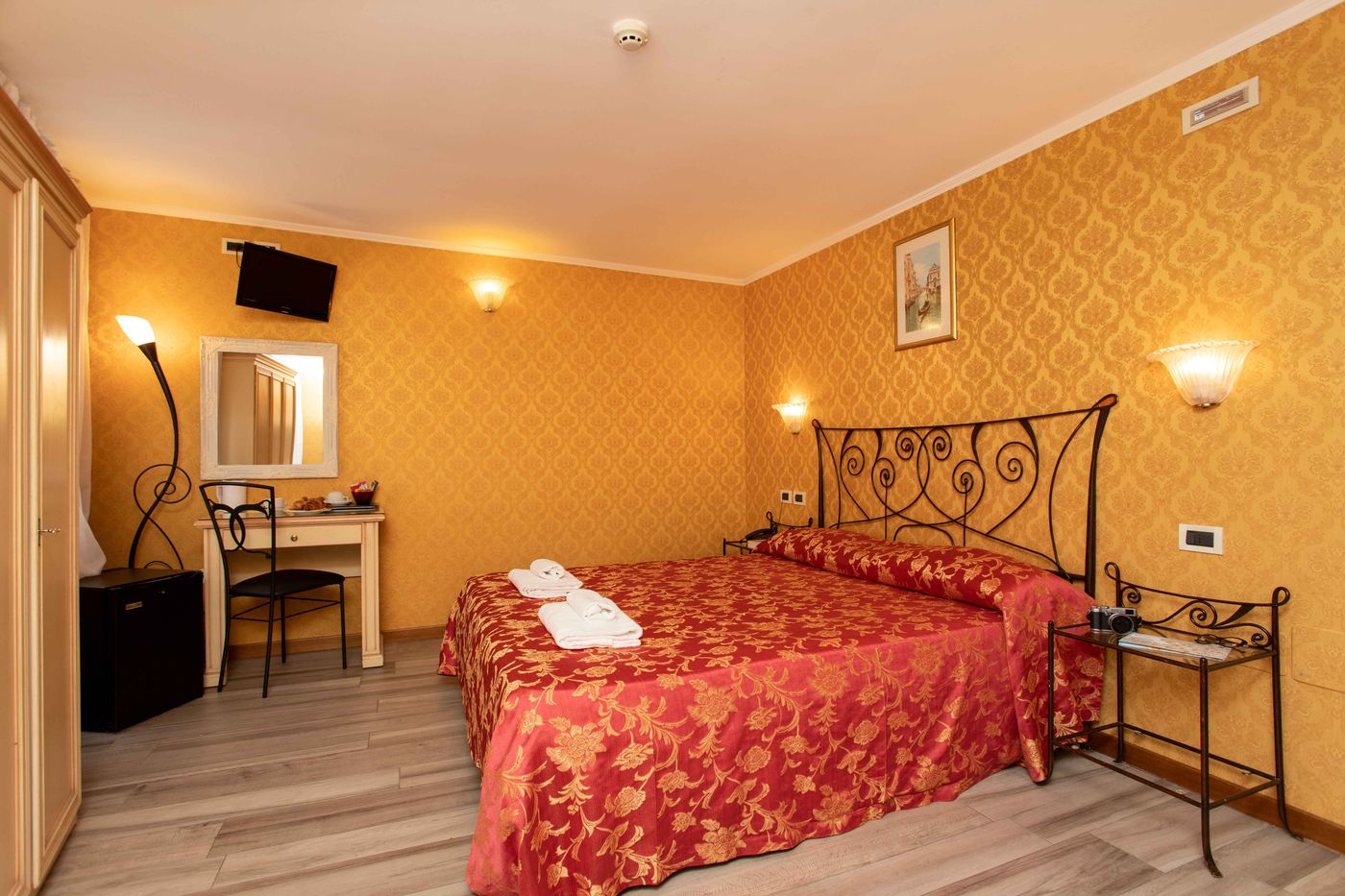 Tintoretto-Hotel-Room-12