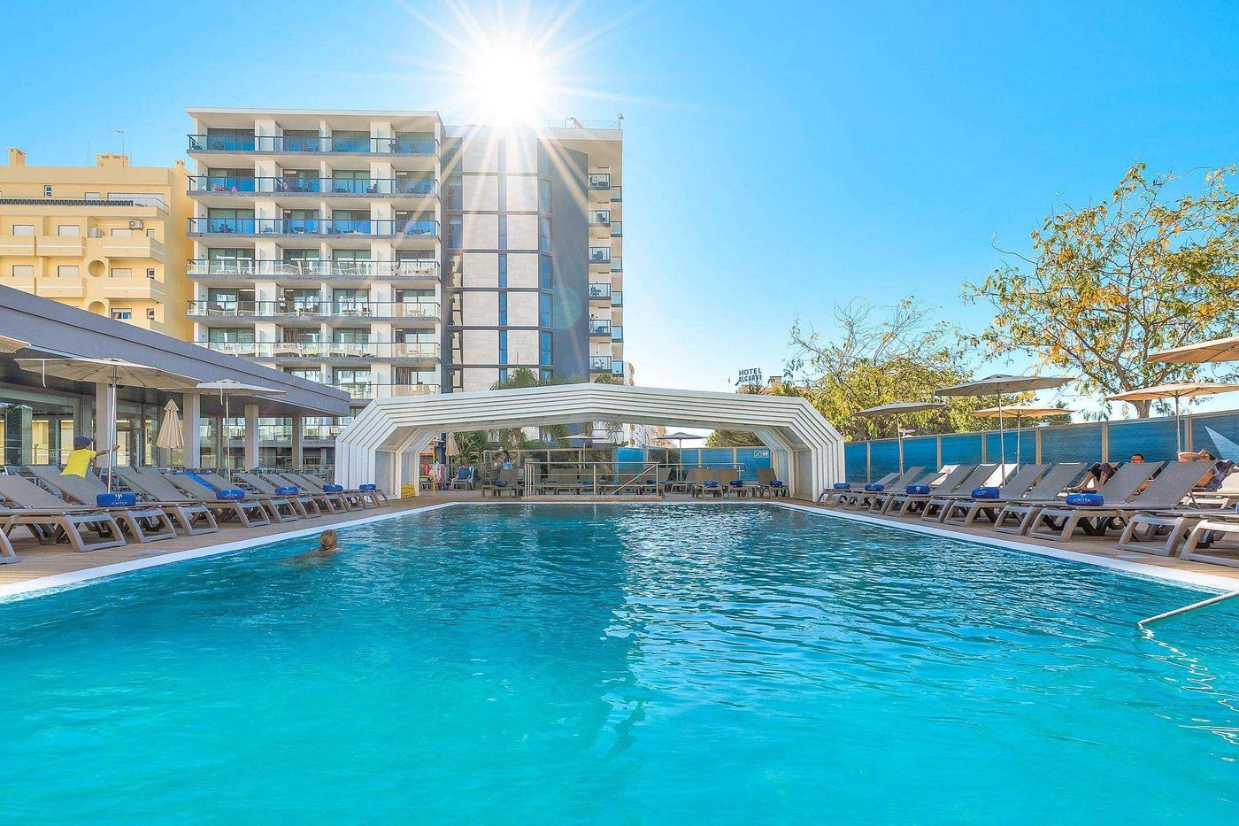 Jupiter-Algarve-Hotel---Beach---Spa-Pool-2