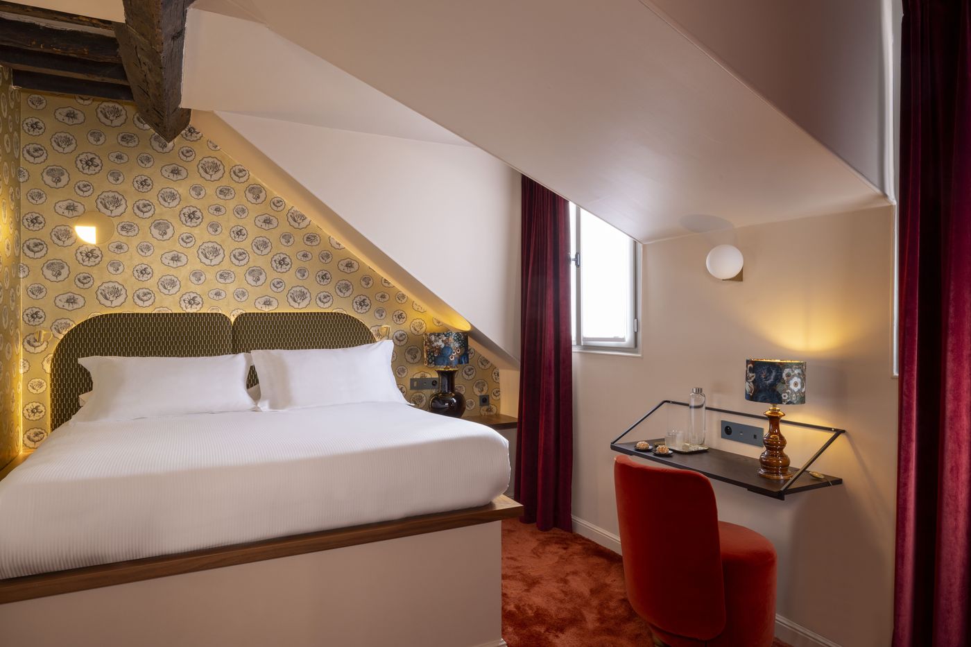 Hotel-L-de-Lutece-Room-9