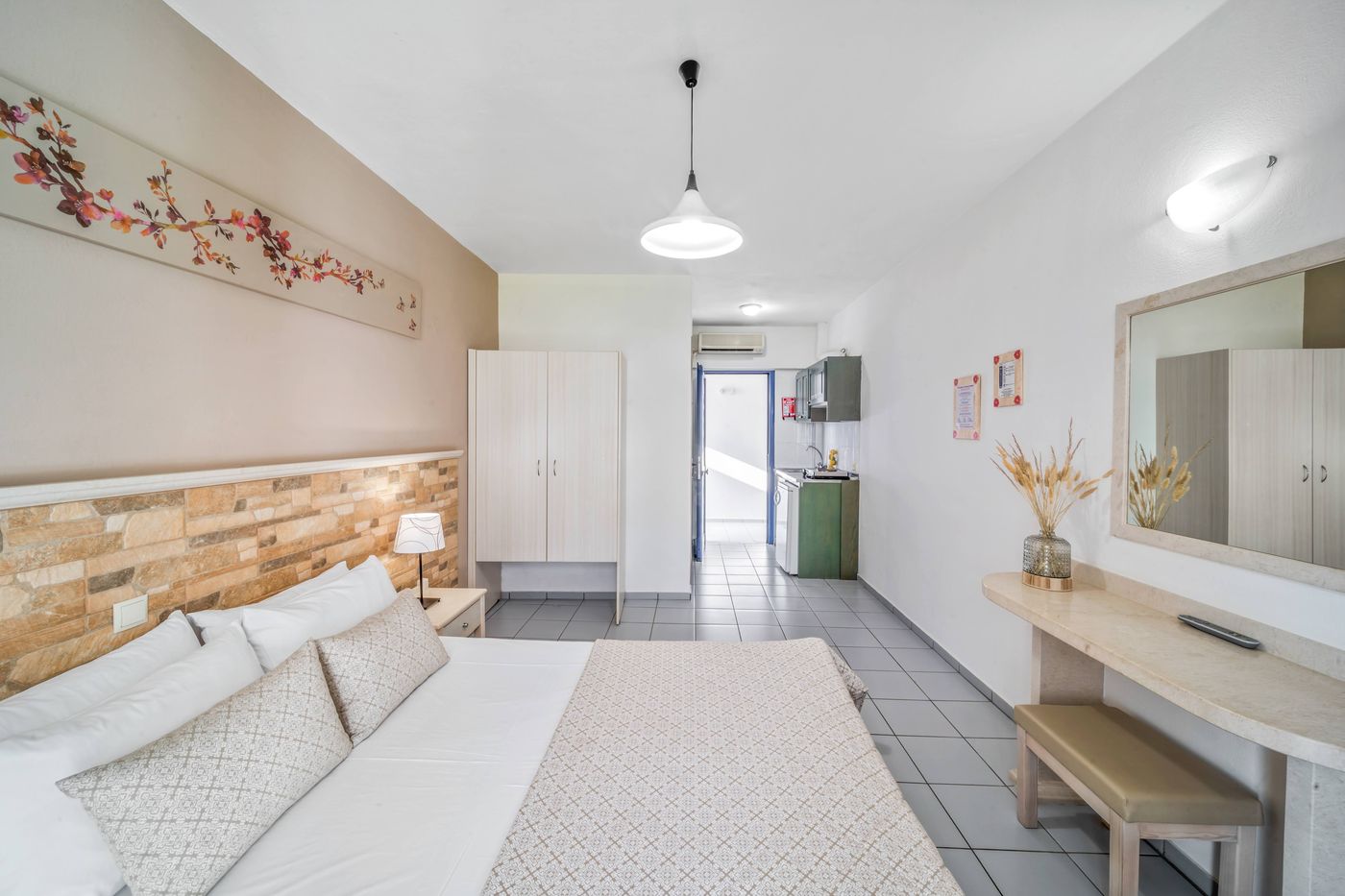 Maria-Rousse-Studios-Room-33