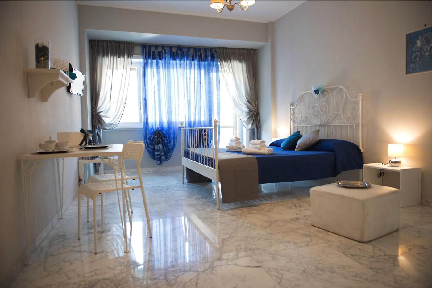 Authentic-Sweet-Home-Room-14