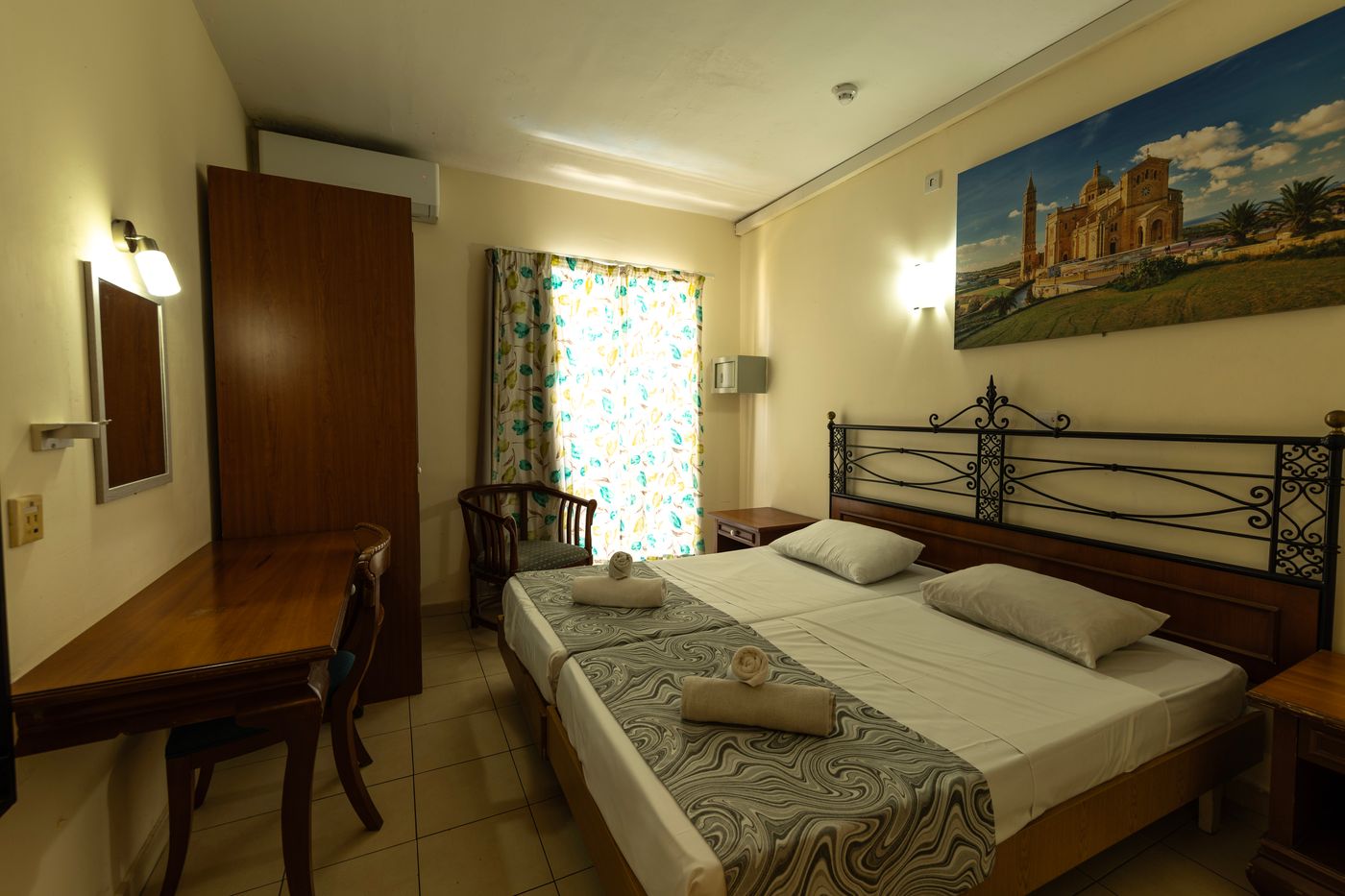 Qawra-Point-Holiday-Complex-Room-5