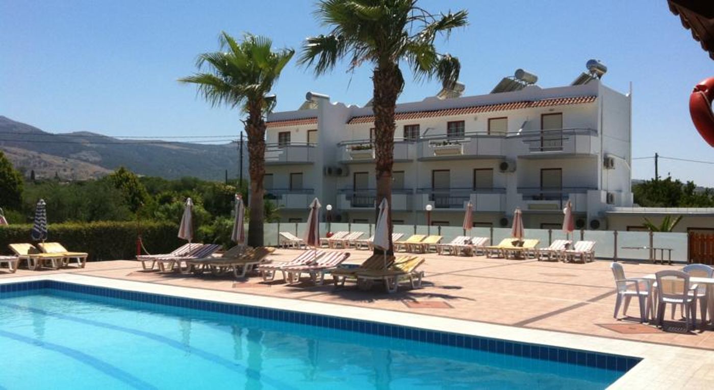 Sandy's Studios & Log Villas