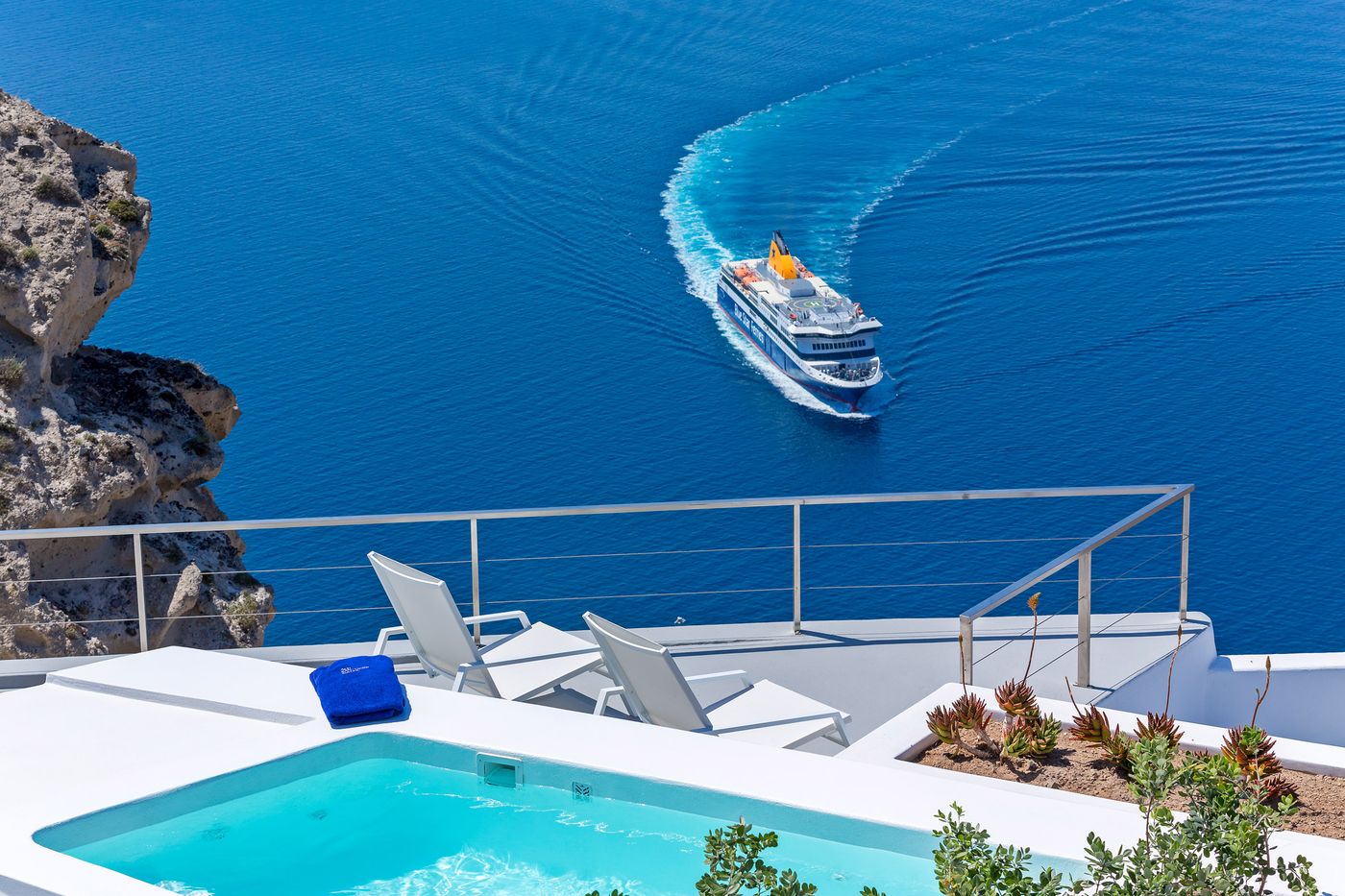 Alti-Santorini-Suites-Room-60