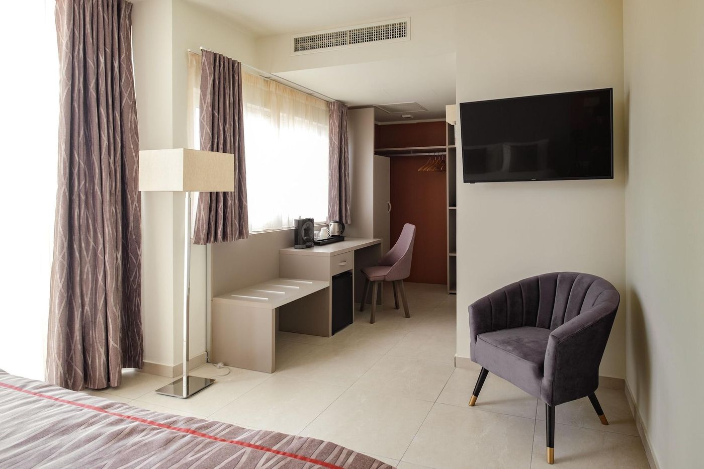Mayflower-Hotel-Room-9